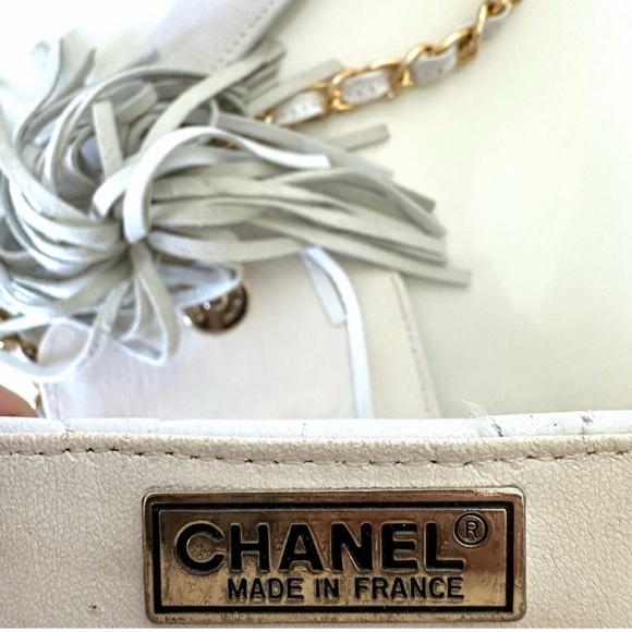 Designer White Quilted Leather Bag with Tassel & Gold Chain and Logo - Picture 4 of 8